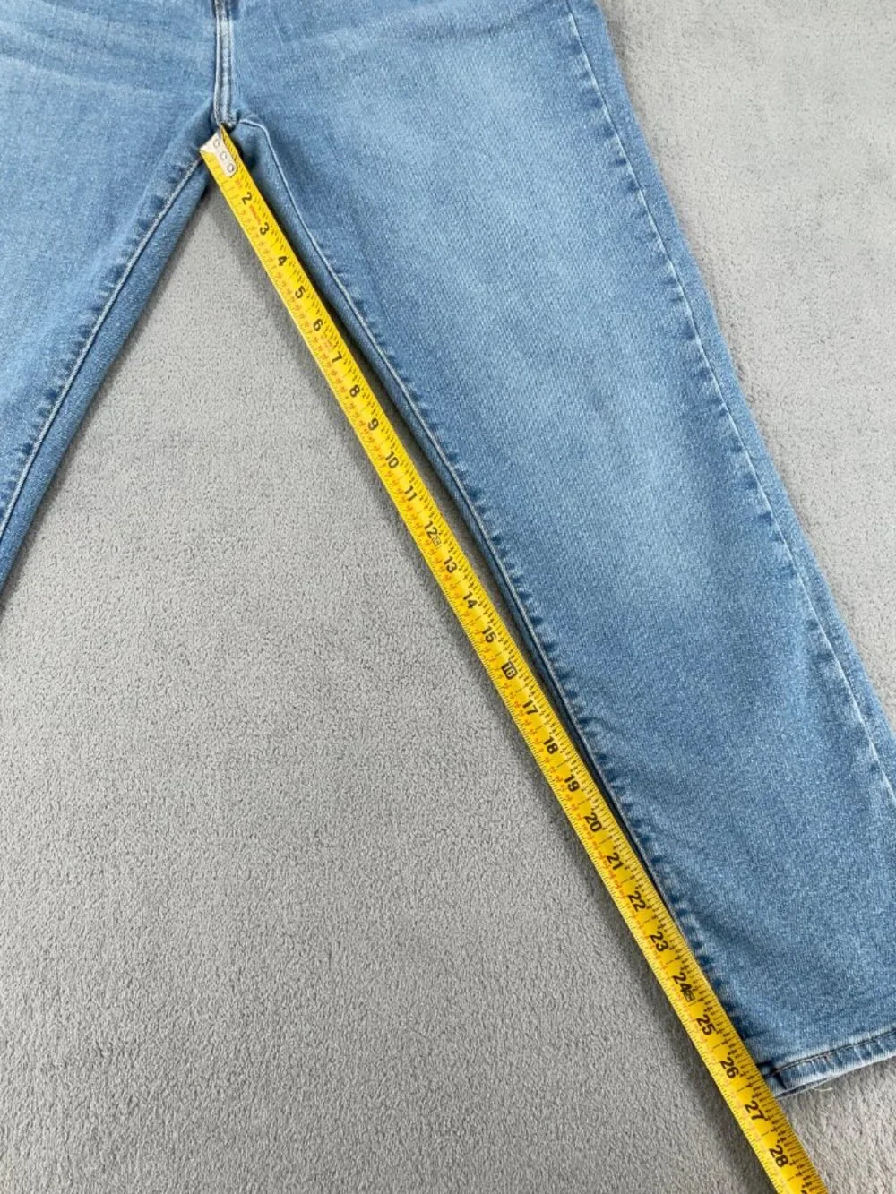 Signature Levi Strauss Boyfriend Jeans Women’s 10 W30 Light Wash